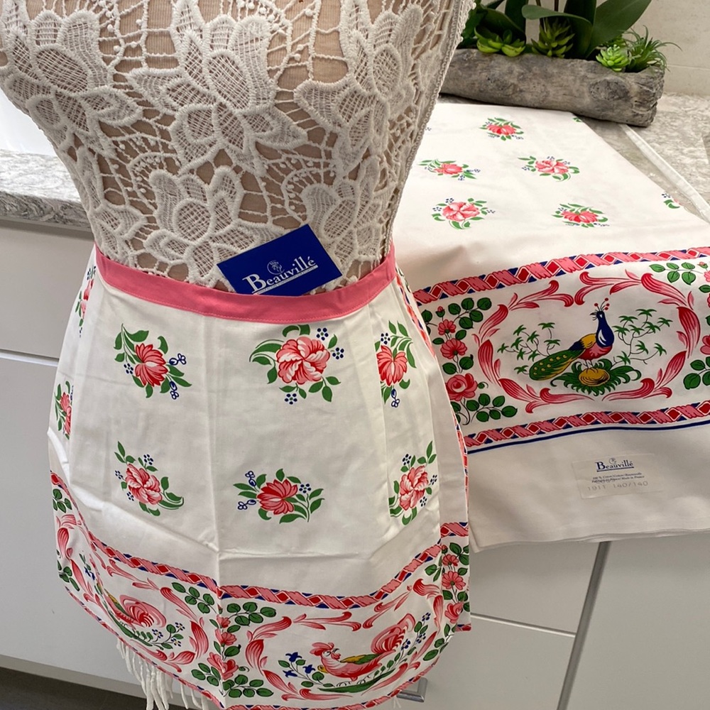 Beauville Les Coqs Tablecloth and Apron Set France
